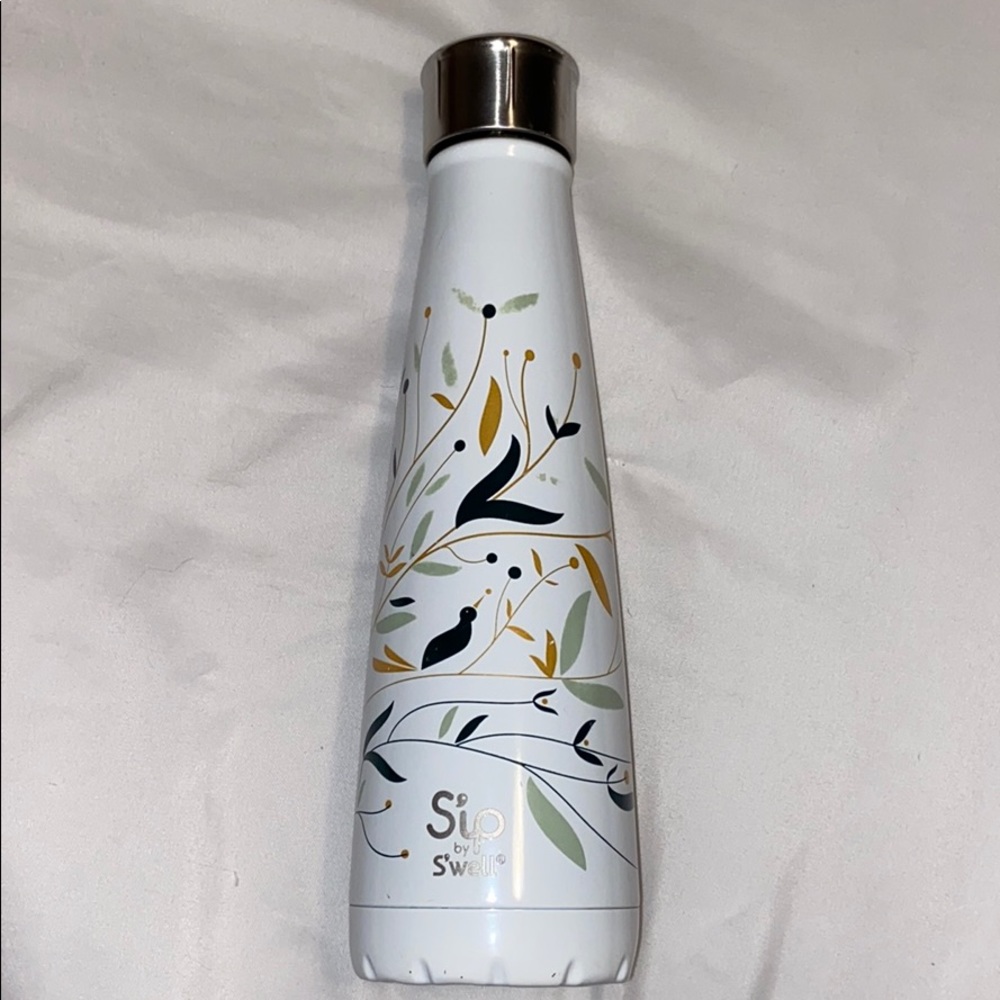 Swell water bottle